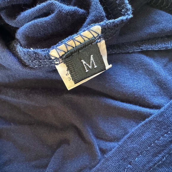 Unbranded twist hemline size medium blue tshirt - Picture 4 of 5